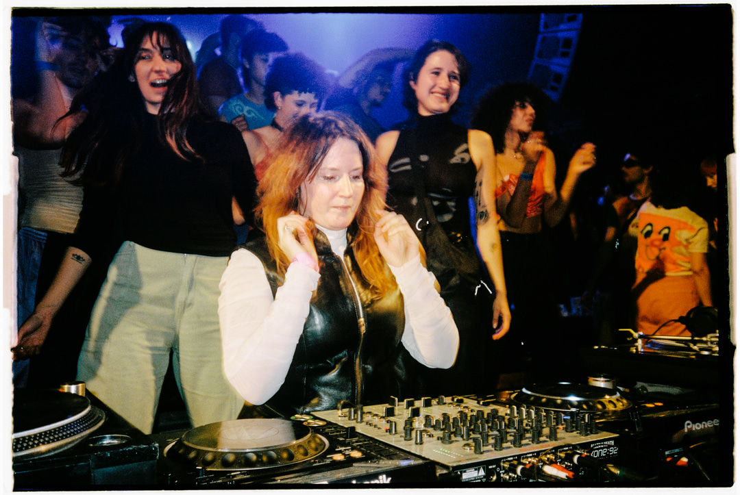 Photo of set Saoirse.