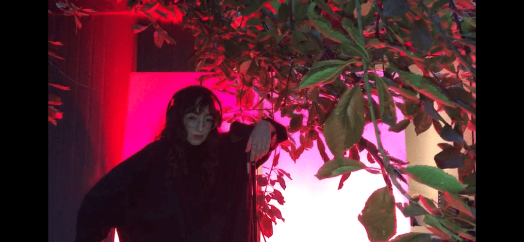 Photo of set Jessica Winter.