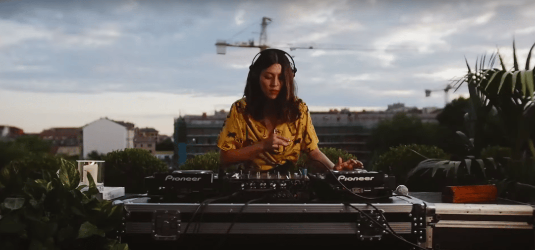 Photo of set Paula Tape.