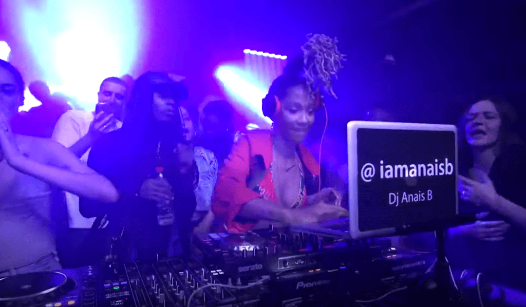 Photo of set Anais B.