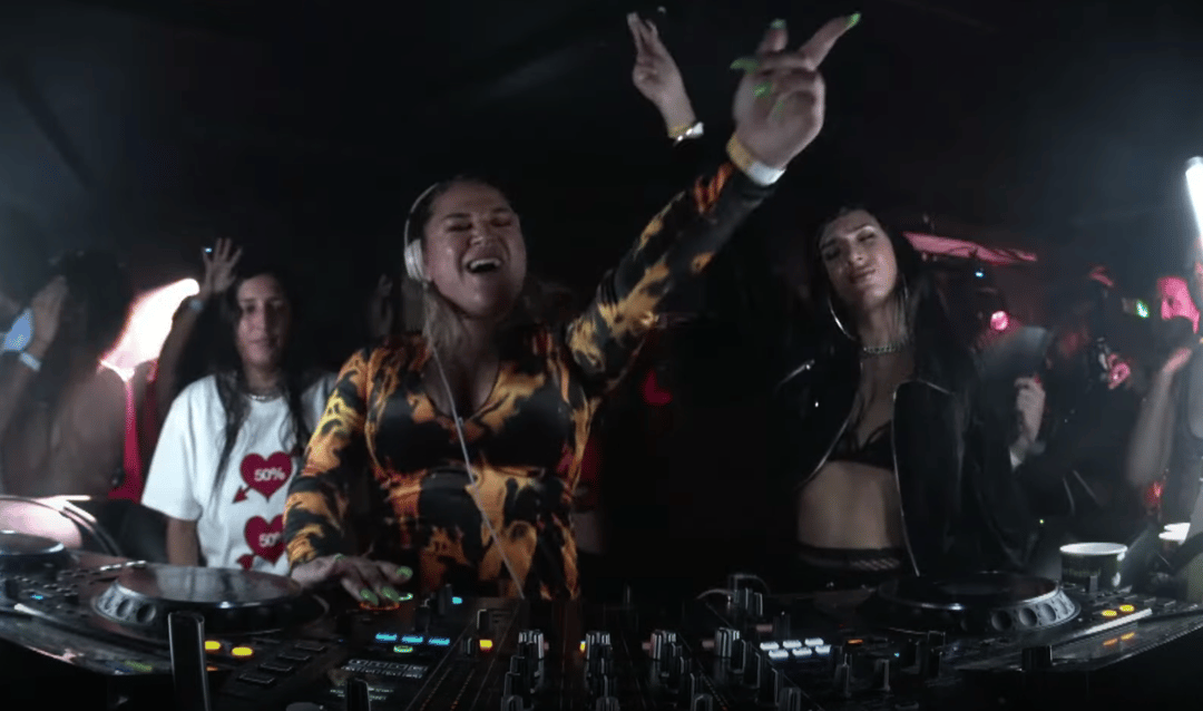 Photo of set Lady Shaka.