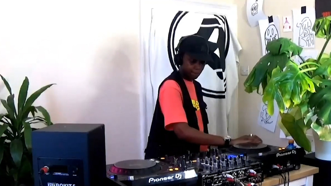 Photo of set Sherelle.