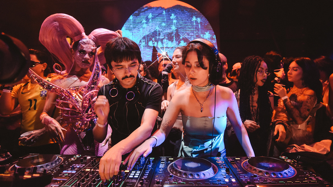 Photo of set Brenda b2b Maria Manuela.