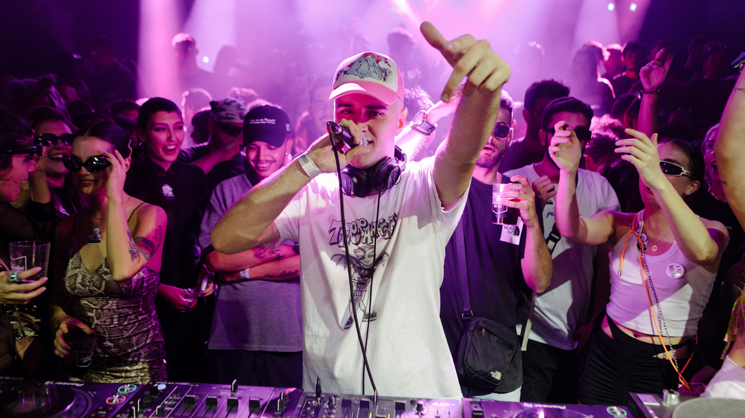 Photo of set Chico Blanco.