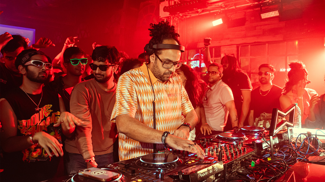 Photo of set DJ MoCity.