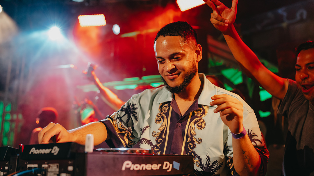 Photo of set DJ Wayn.