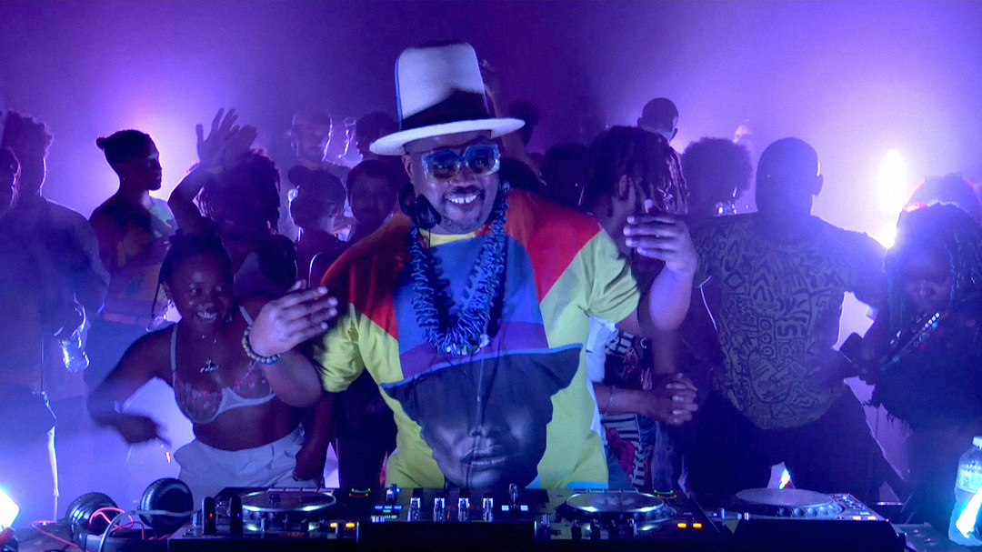 Photo of set Duane Powell.