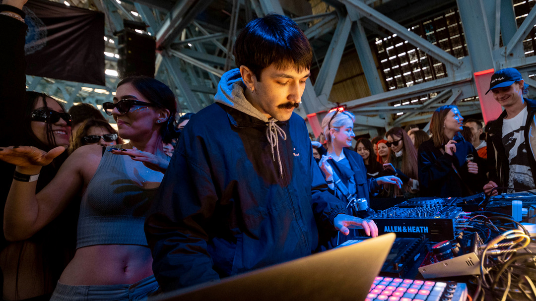 Photo of set Josef Tumari.