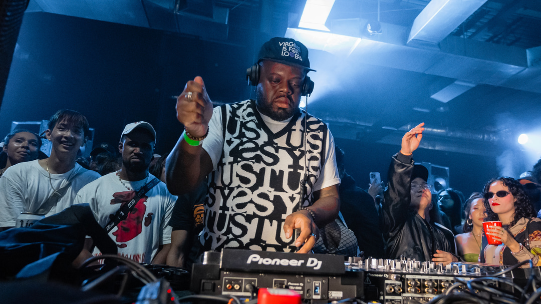 Photo of set Mathias.