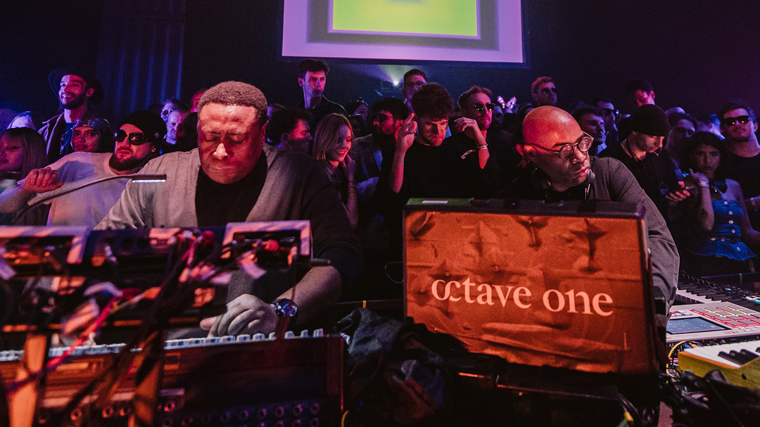 Photo of set Octave One.