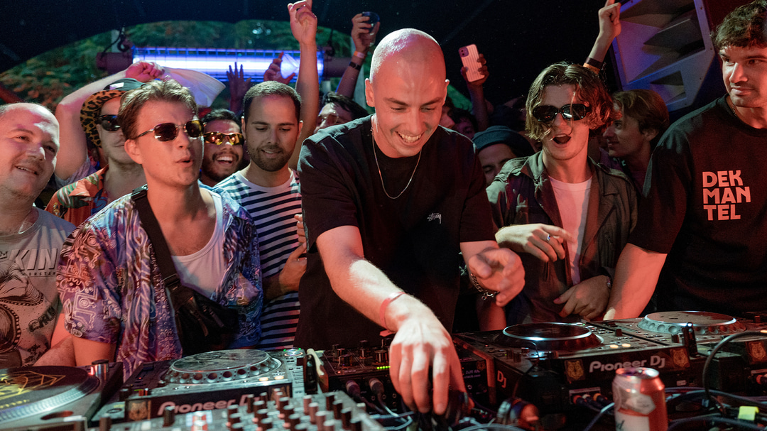 Photo of set Palms Trax.