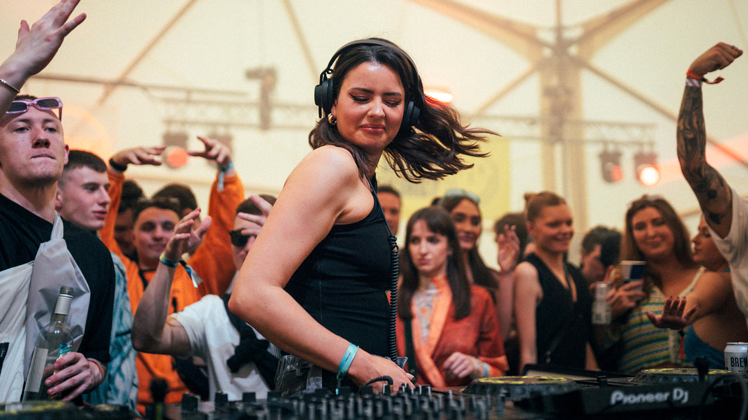 Photo of set Sarah Story.