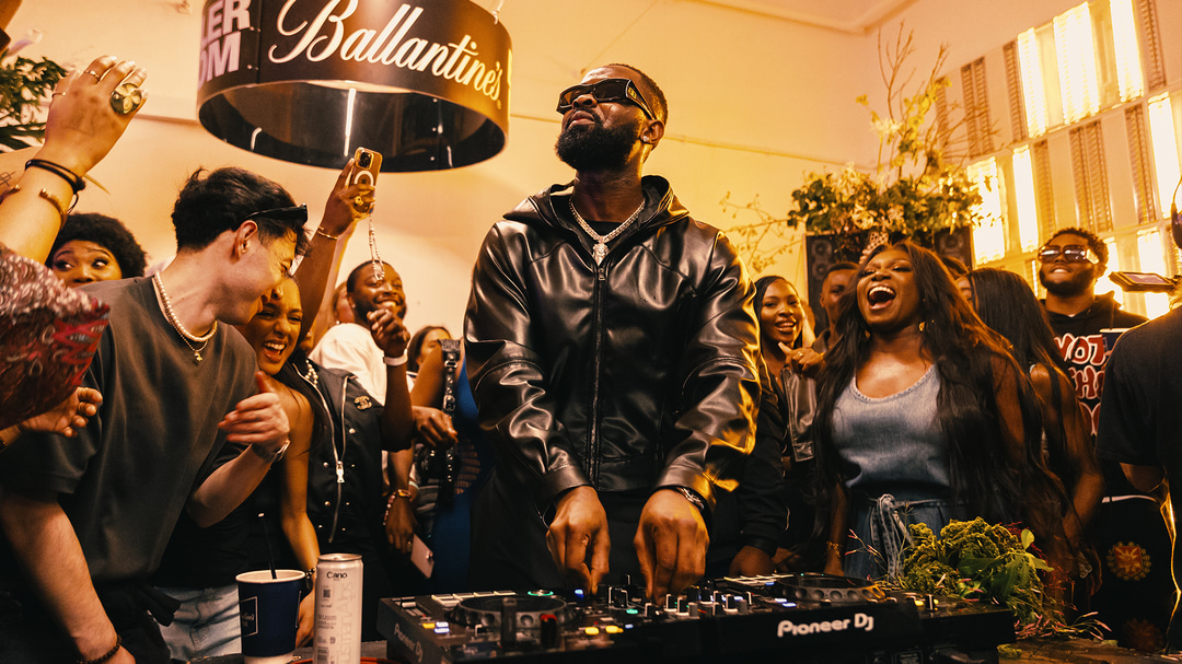 Photo of set Sarz & Friends.