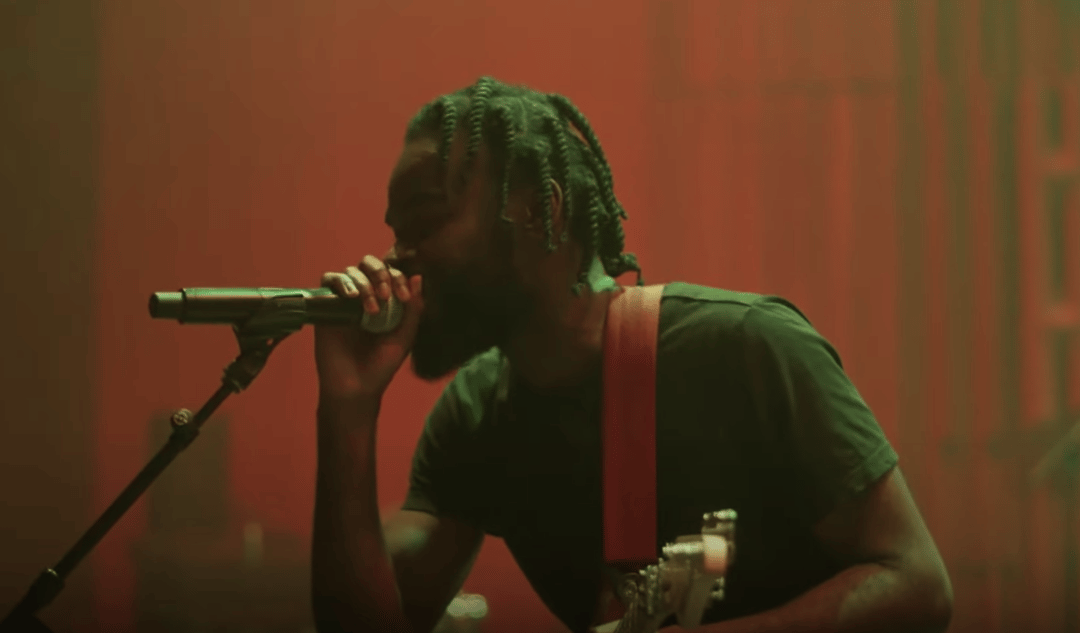 Photo of set Mansur Brown.