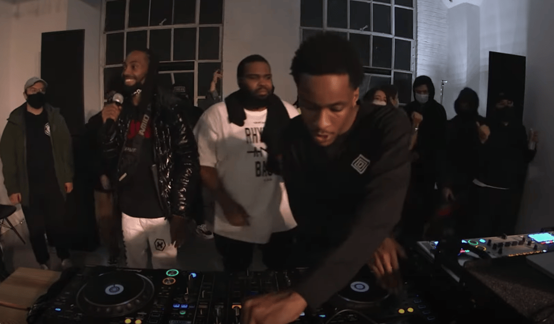 Photo of set DJ Taye.