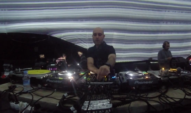 Photo of set Angel Molina.