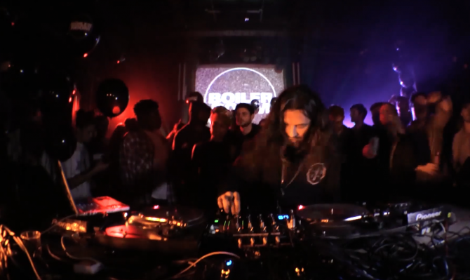 Photo of set Kutmah.