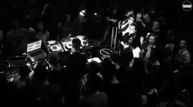 Photo of set Whyt Noyz.