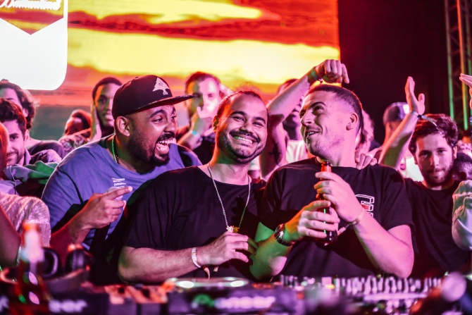 Photo of set Buraka Som Sistema.