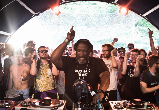 Photo of set Sadar Bahar.