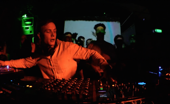 Photo of set Laurence Guy.