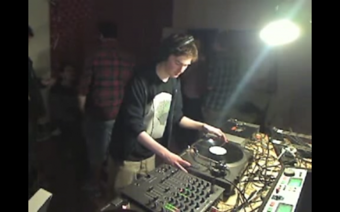 Photo of set Ben UFO.