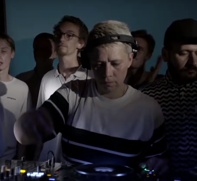 Photo of set Jennifer Cardini.