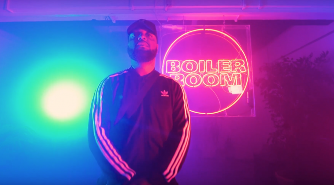 Photo of set Donae'O.