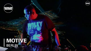 Photo of set Motive.