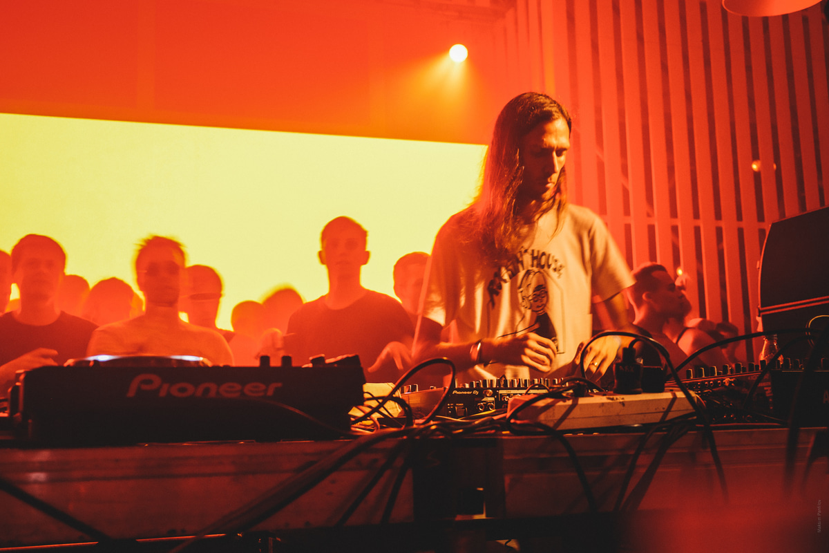 Photo of set DMX Krew.