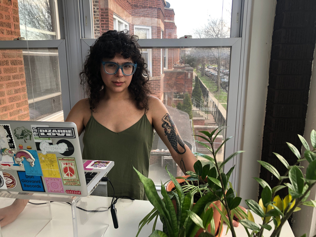 Photo of set Ariel Zetina.