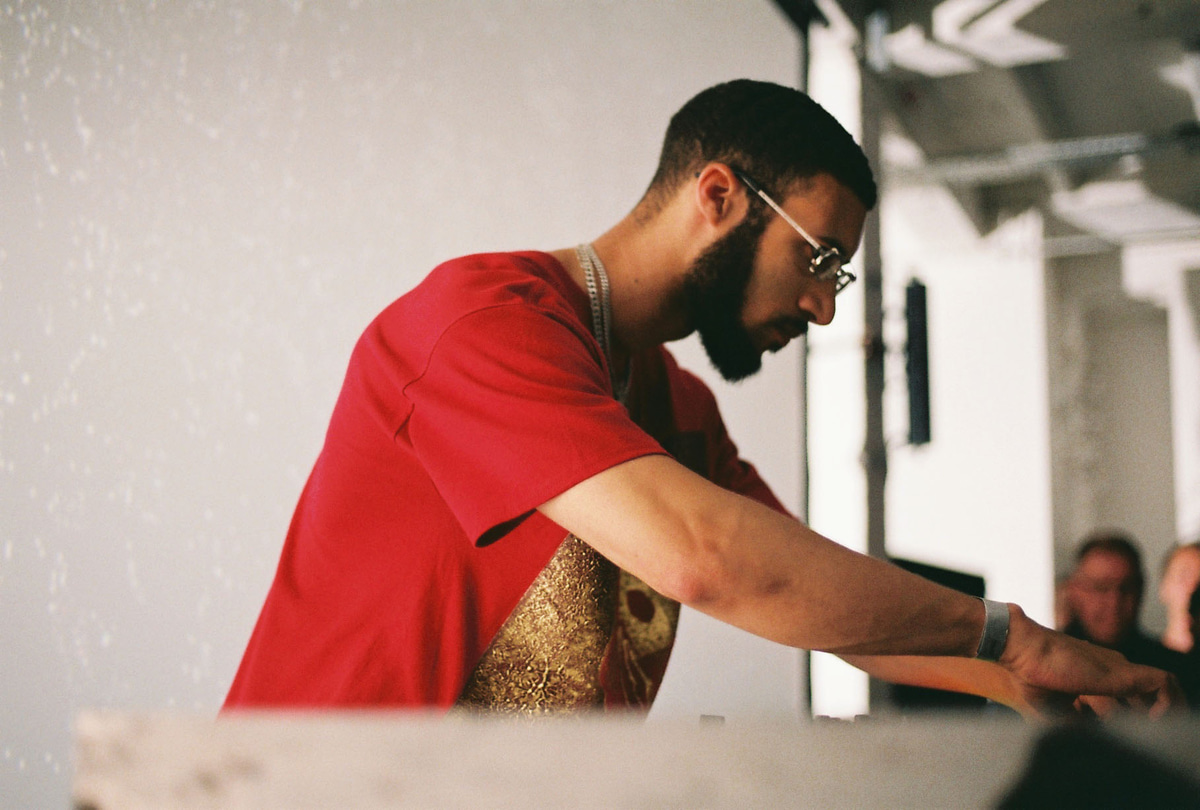 Photo of set Visionist & Daniel Swan.