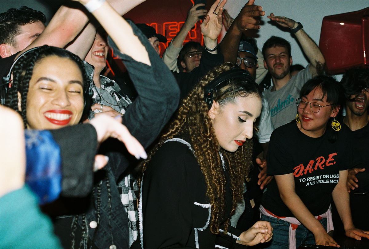 Photo of set Sicaria Sound.