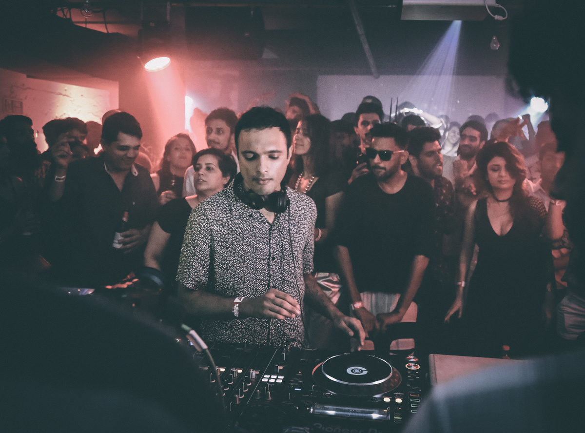 Photo of set Abhi Meer.