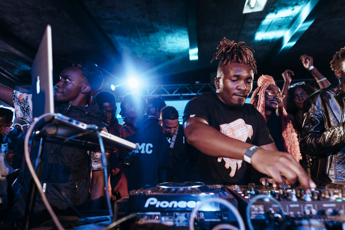 Photo of set DJ Lyta.