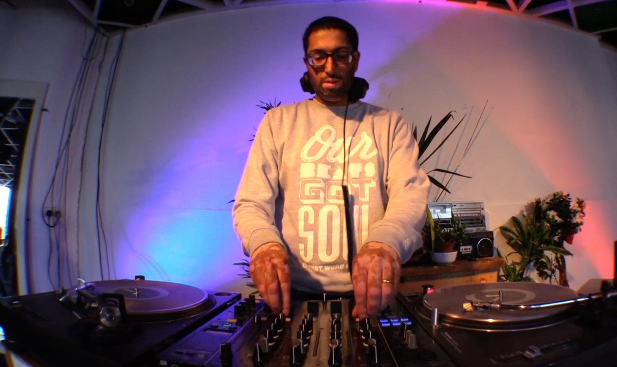 Photo of set DJ Gilla.