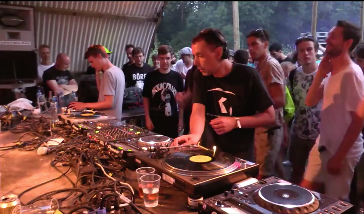 Photo of set Intergalactic Gary.