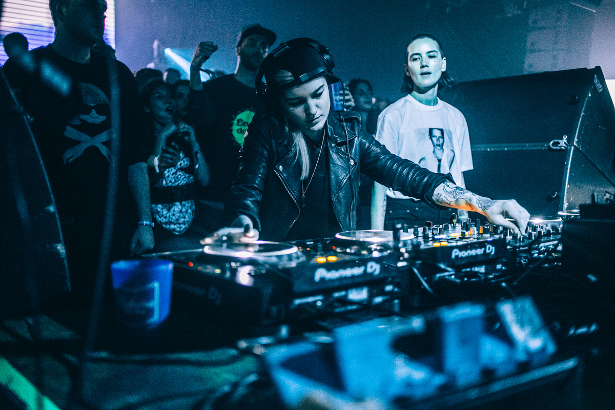 Photo of set Maya Jane Coles b2b Kim Ann Foxman.