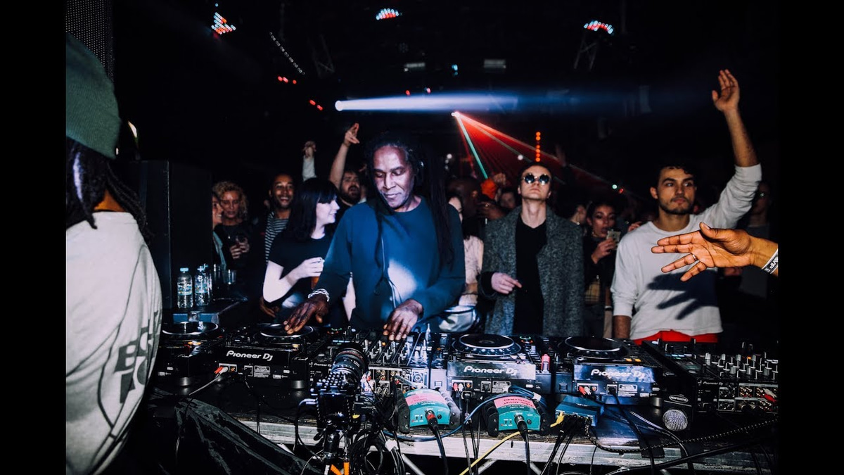 Photo of set Norris "Da Boss" Windross & MC Creed.