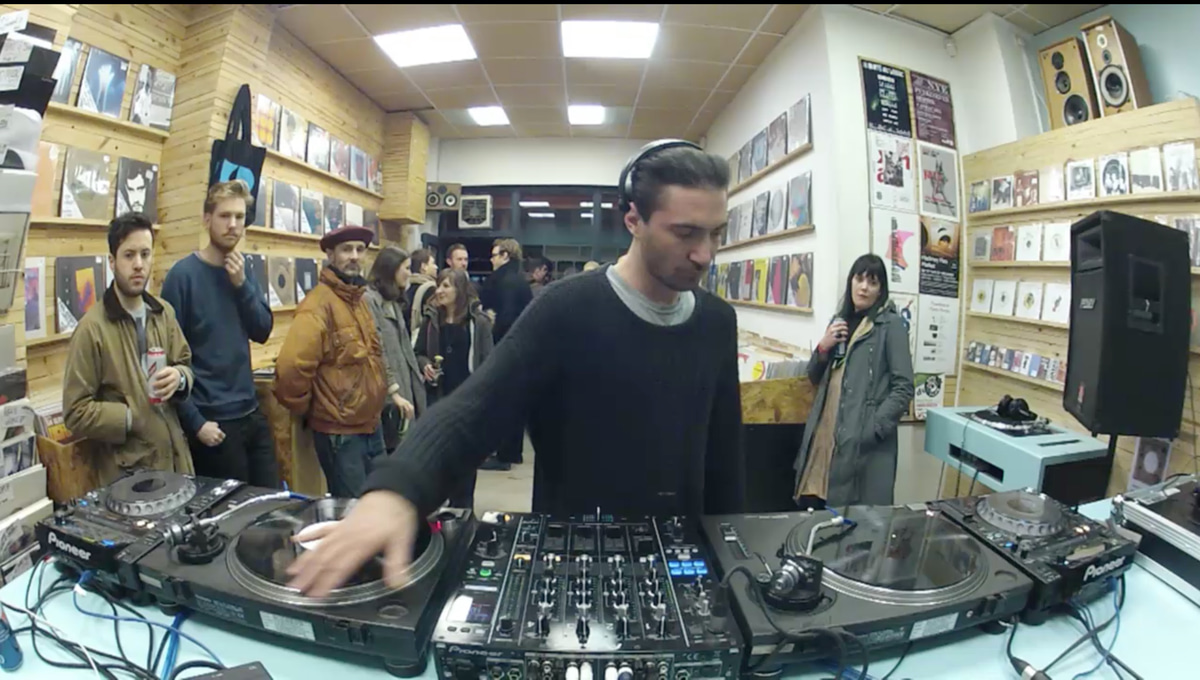 Photo of set October.