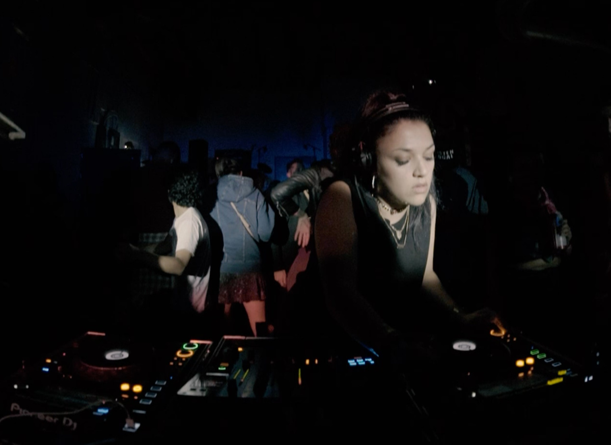 Photo of set Amy Becker.