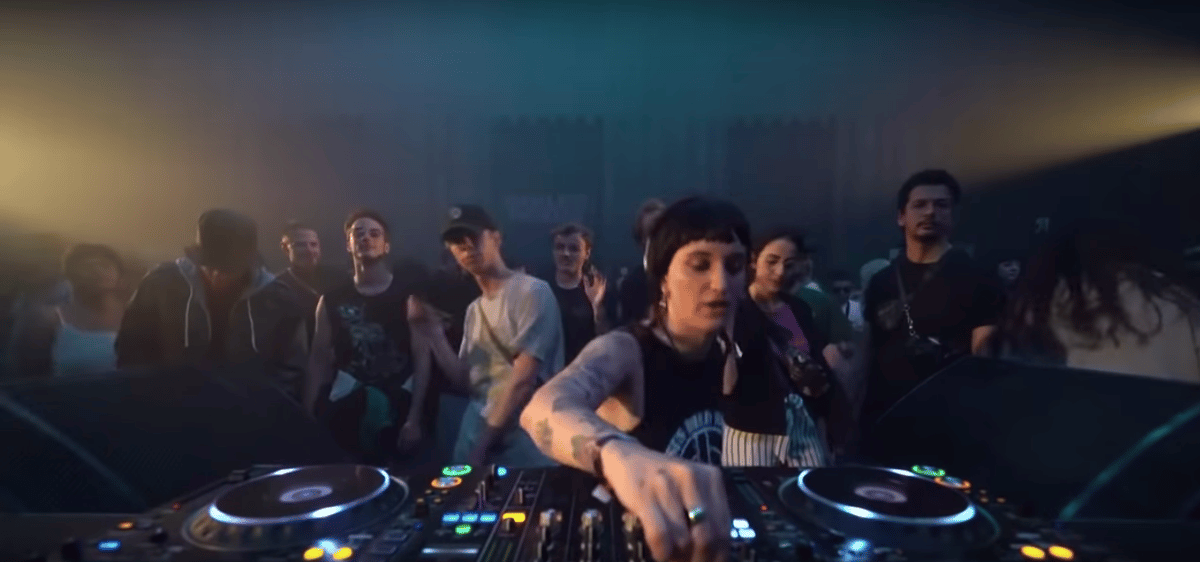 Photo of set Miley Serious.