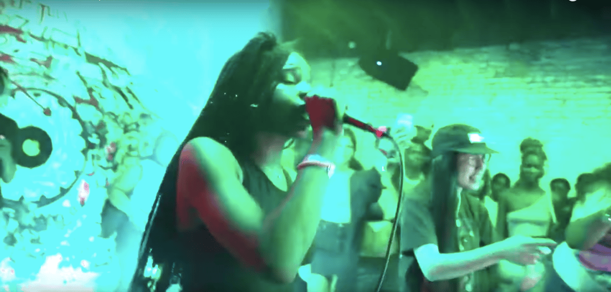 Photo of set Nina Tech.