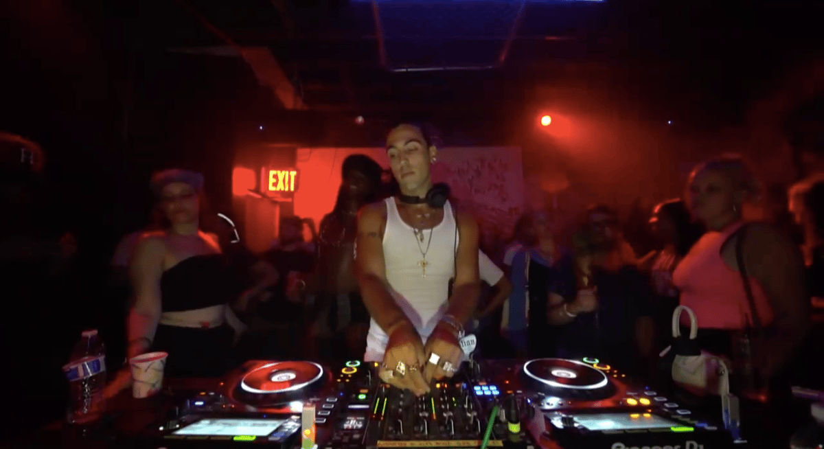 Photo of set Mazurbate.