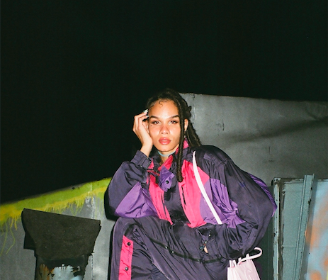 Photo of set BR0NZ3 G0DD3SS.