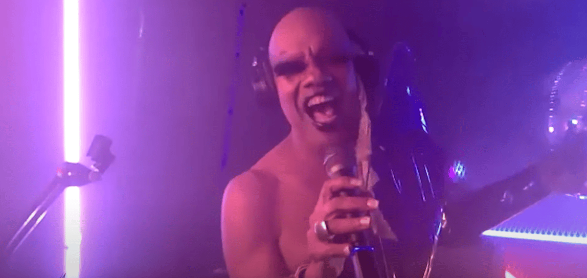 Photo of set Kevin Aviance.