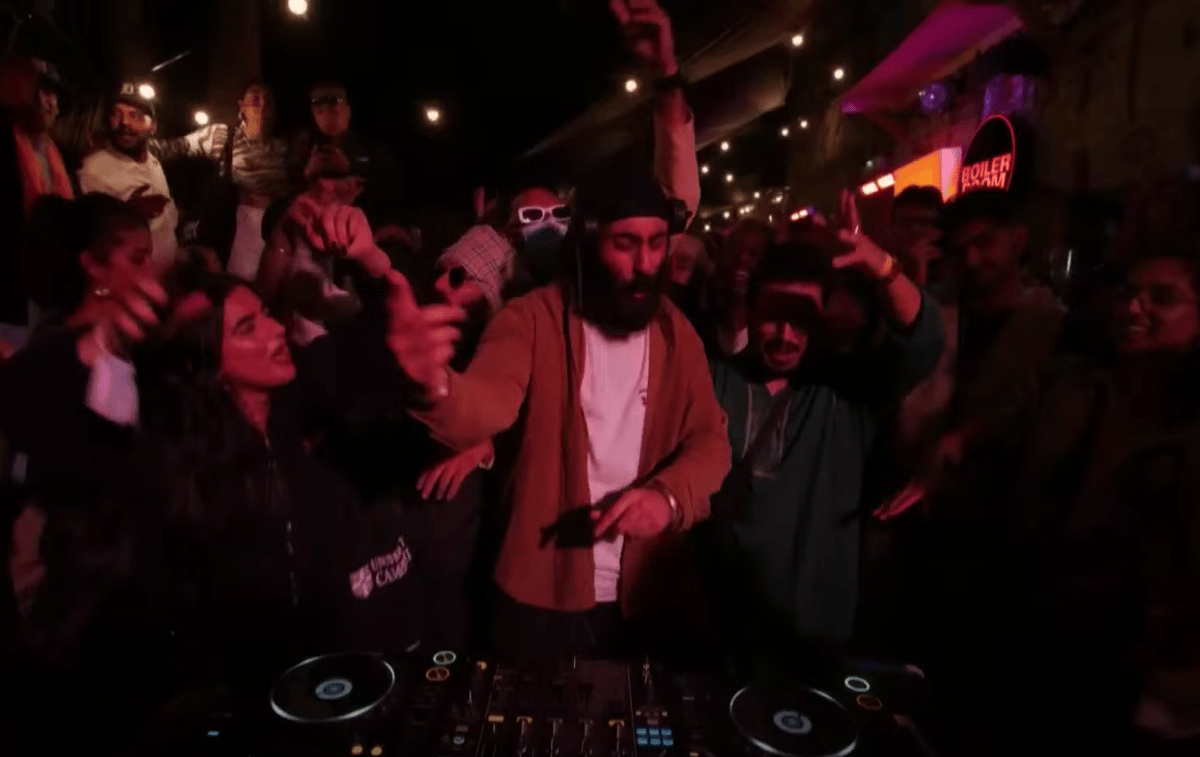 Photo of set Yung Singh.