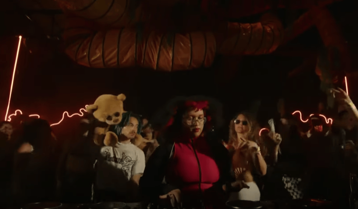 Photo of set Ashley Venom.