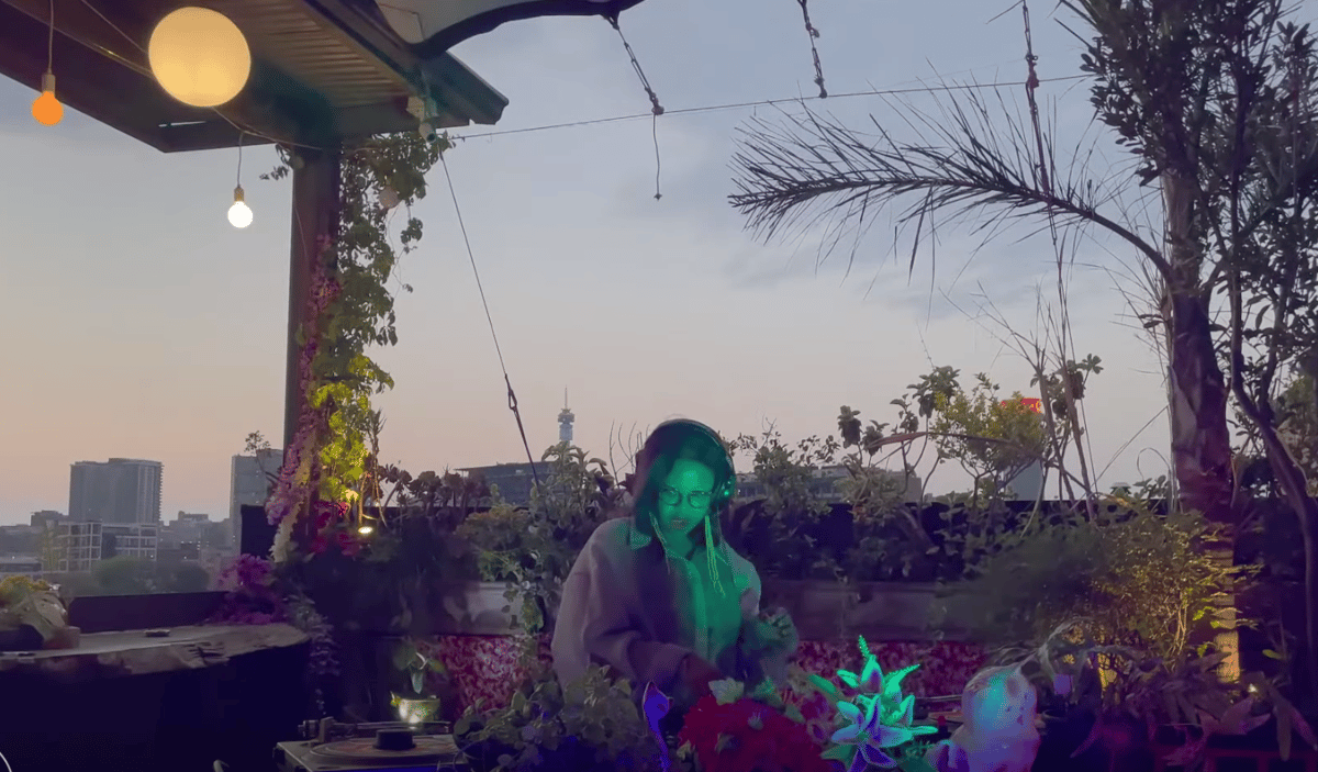 Photo of set Thuli Majozi.