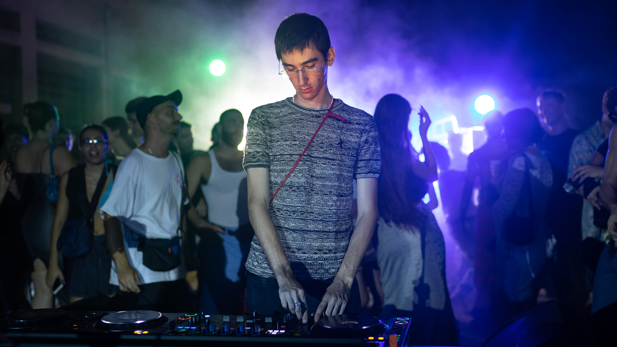 Photo of set Chico Naral.